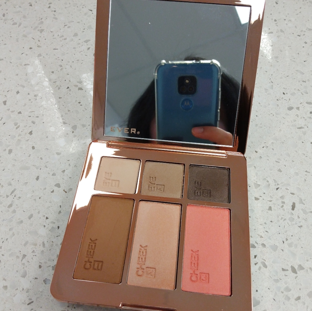 Ever Out The Door Cheek & Eye Palette in Elegant & Empowered